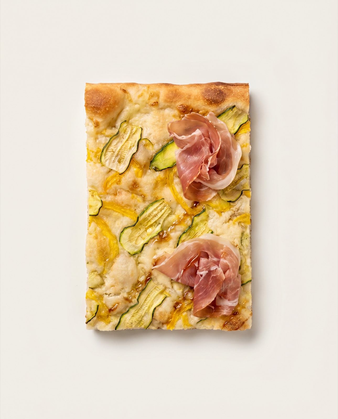 Focaccia con zucchine e prosciutto crudo